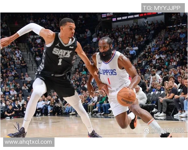 上海足球队逆袭之路：从低谷到冠军赛的辉煌蜕变与奋斗故事