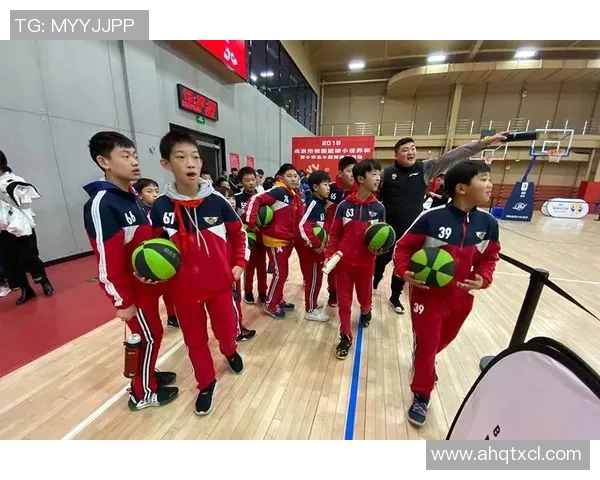 深度对话：周静如何在篮球世界中追寻梦想与成长的故事