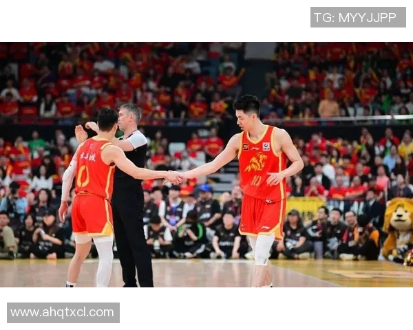 CBA激战新疆男篮对决北京男篮巅峰对决引发球迷热议